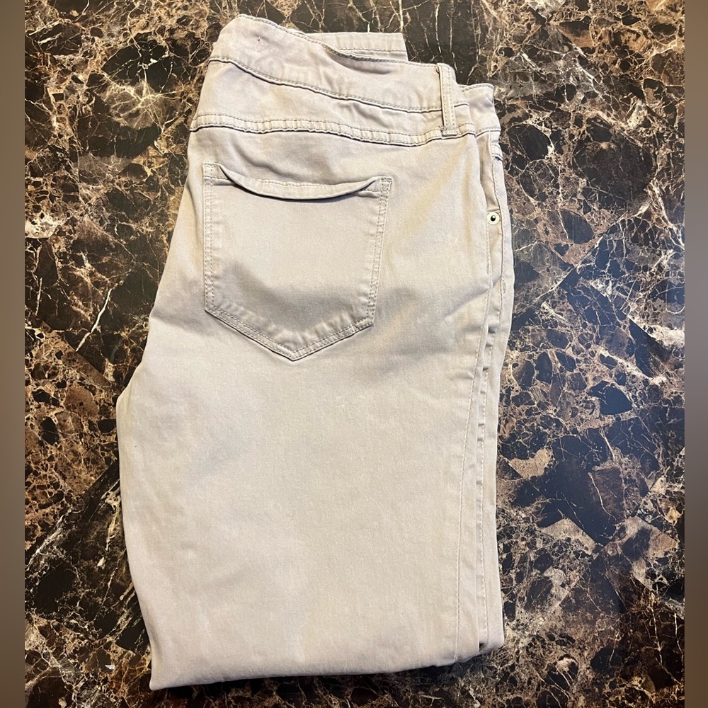 Brody Jeans. Women’s khaki pants.